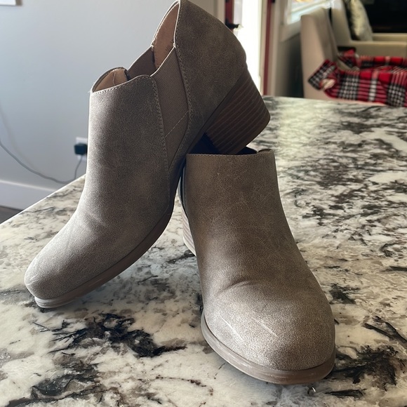 Soul by Naturalizer. Chelsea Bootie. Size 8 US, 38 UK - Picture 3 of 6